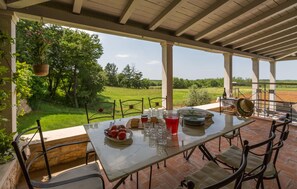 تناول ال�طعام بالخارج