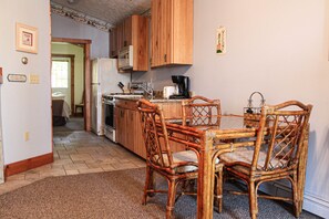Dining - Suite 3 - North Manitou (Glen Arbor)