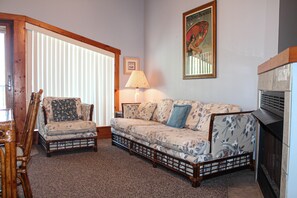 Living area - Suite 3 - North Manitou (Glen Arbor)
