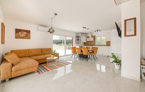 Tv, bordfodbold, bordtennisbord