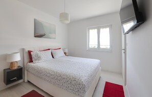 4 間睡房、可攜式嬰兒床、免費 Wi-Fi、床單