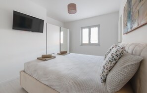 4 bedrooms, travel crib, free WiFi, bed sheets - Luxurious home in Mali Vareski (Mali Vareski)