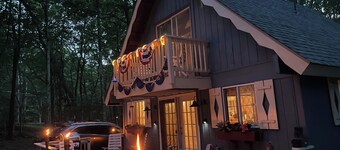 Adorable Gingerbread Style cabin in gorgeous amenity filled lake/pool community