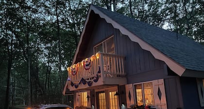 Adorable Gingerbread Style cabin in gorgeous amenity filled lake/pool community