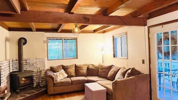 Smart TV, fireplace, table tennis