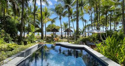 Beachfront Luxury Villa: Amazing Sunsets!