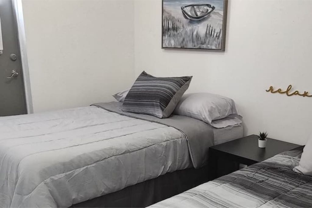 2 slaapkamers, een bureau, reisbedje, gratis wifi