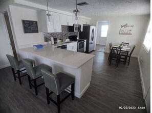 Fridge, microwave, oven, stovetop - Convenient, cozy and bright  :)  (New Port Richey)