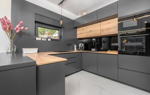 Kühlschrank, Ofen, Herdplatte, Geschirrspüler