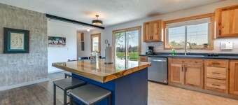 Family-Friendly Lander Home Rental: Yard, Patio!