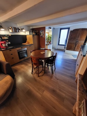 Kühlschrank, Ofen, Herdplatte, Geschirrspüler