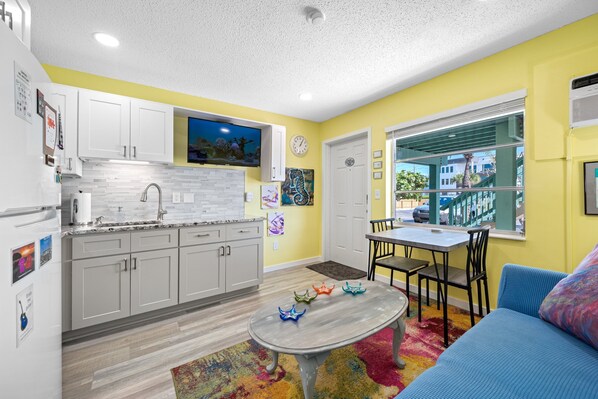 Interior - 🌊Chateau 3E - Beach front complex! Pool is Closed🌊 (Belleair Beach)