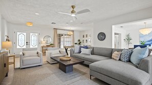 Smart TV, futbolito y libros 