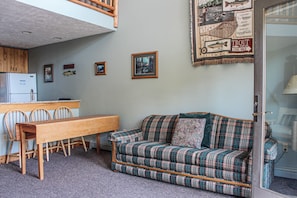 Living area - Suite 6 - Pyramid Point (Glen Arbor)
