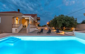Outdoor pool - Amazing home in Sikovo (Sikovo)