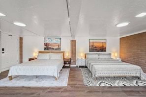 3 slaapkamers, een strijkplank/strijkijzer, reisbedje, gratis wifi