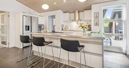Lovely home in Oksbøl with sauna