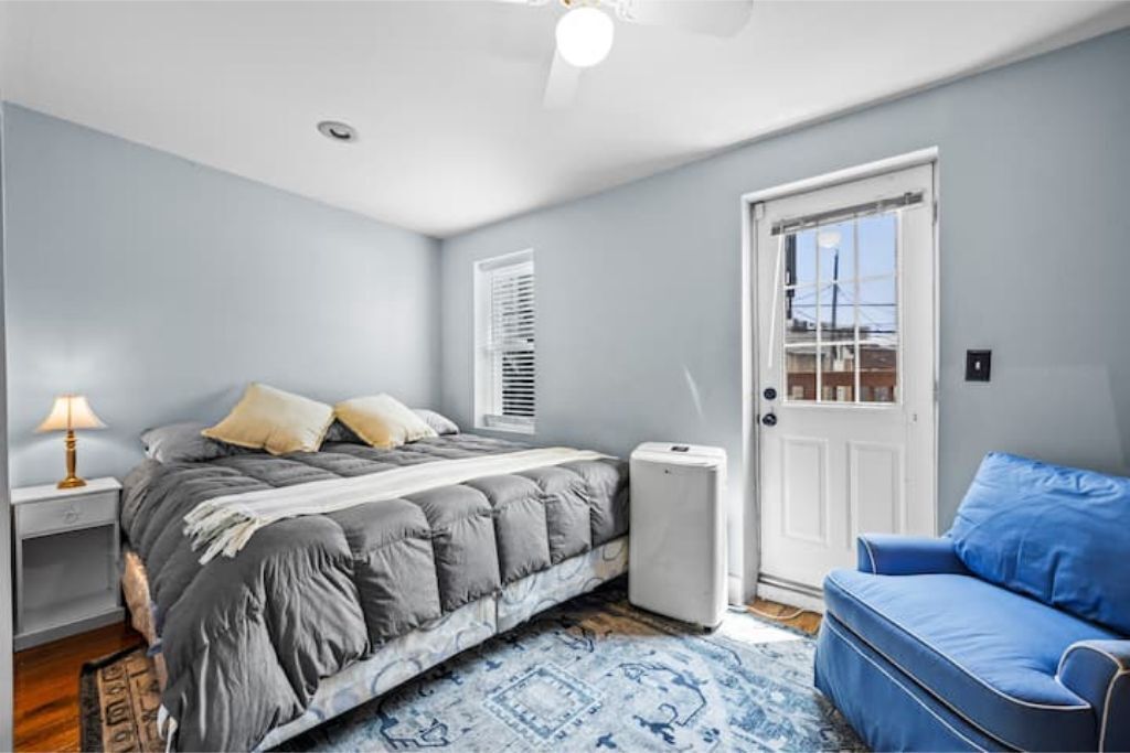 3 slaapkamers, een strijkplank/strijkijzer, gratis wifi, beddengoed