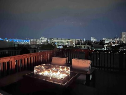 Rooftop Deck Escape! Free Parking!