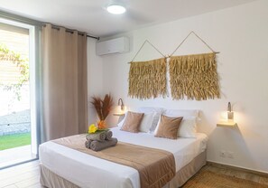 3 chambres, fer et planche à repasser, lit de bébé portatif