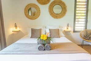 3 chambres, fer et planche à repasser, lit de bébé portatif