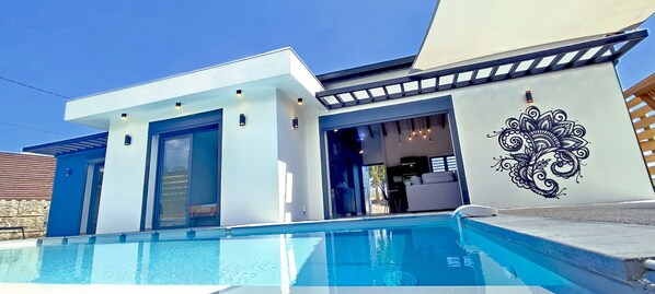 Outdoor pool - Villa Chacha du Domaine Simini à 5 Minutes de la Plage (Sainte-Rose)