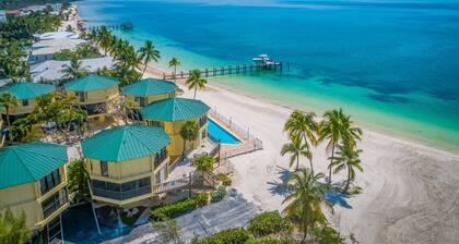 TJ1 Beach, Pool, Kitchen, Sleep 6, HotTub, W&D, Dock, BBQ, WiFi, Parking, Tennis
