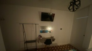 基础四人房 | 免费 WiFi、床单