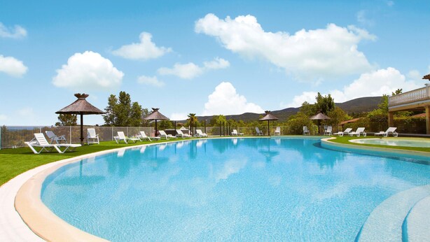 Pool - Amazing home in Grospierres with sauna (Grospierres)