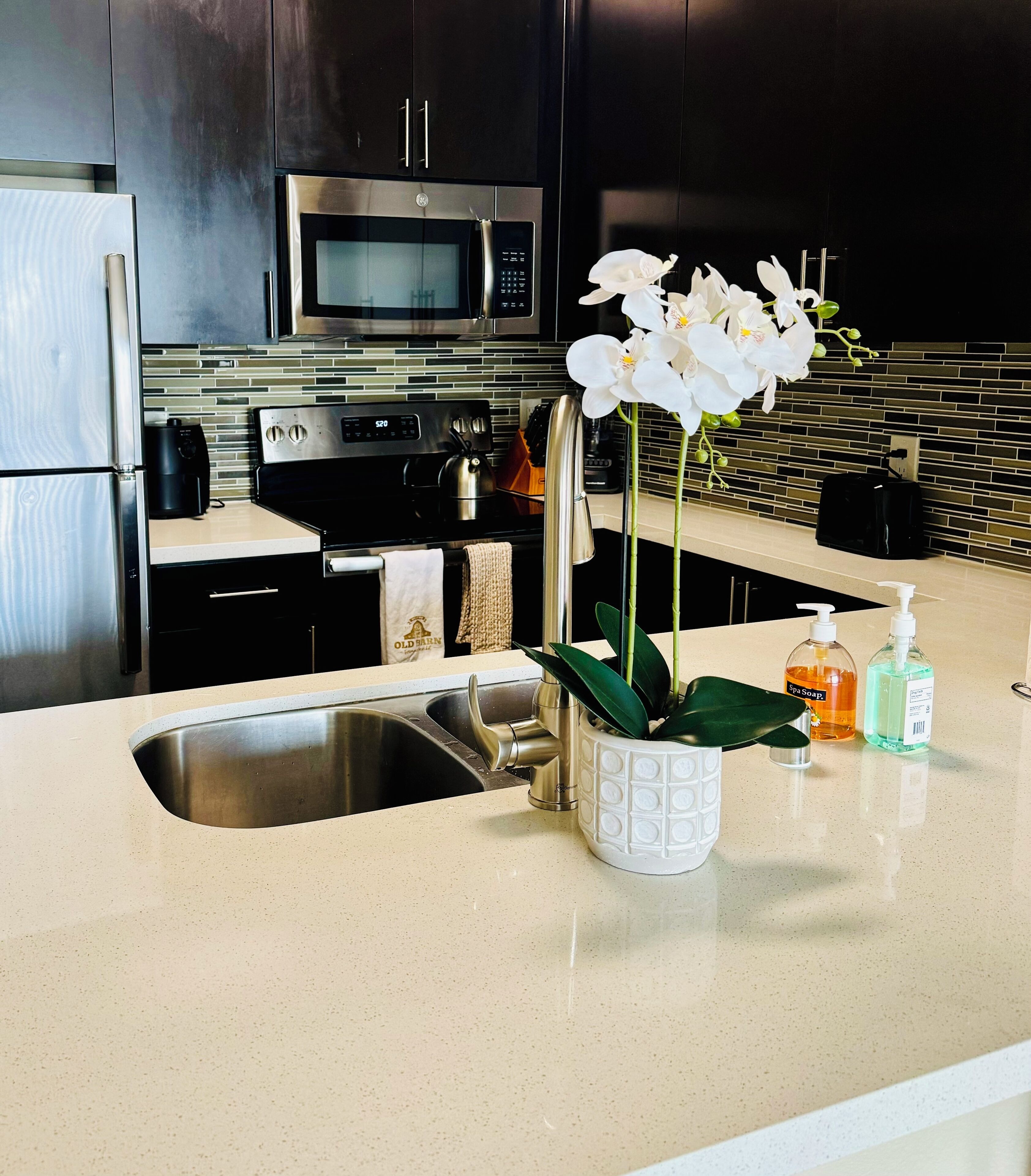 Fridge, microwave, oven, stovetop