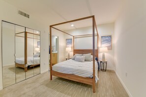 2 Schlafzimmer, Zimmersafe, Schreibtisch, Bügeleisen/Bügelbrett