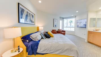 2 bedrooms, in-room safe, desk, iron/ironing board