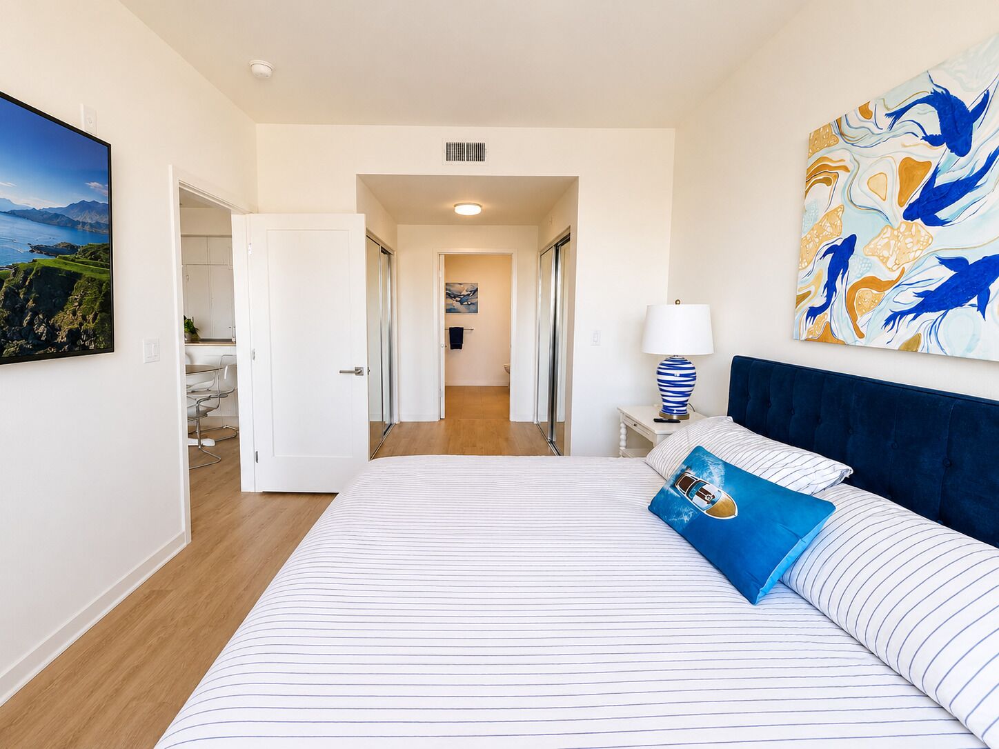 2 Schlafzimmer, Schreibtisch, Bügeleisen/Bügelbrett, Reisekinderbett
