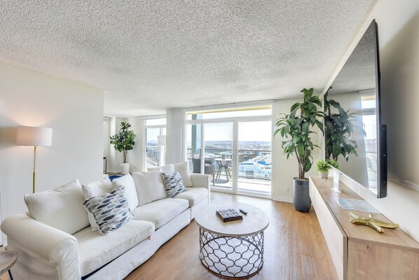 TV - Marine Life: Smell the Sea, Feel the Breeze (Marina del Rey)