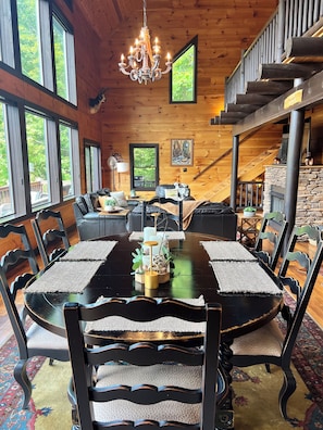 Dining - Elk River Cabin Watauga Lake Hot Tub 3 Stories 3 Bedrooms Mountain View’s hiking (Butler)