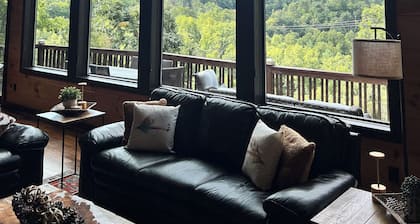Elk River Cabin Watauga Lake Hot Tub 3 Stories 3 Bedrooms Mountain View’s hiking
