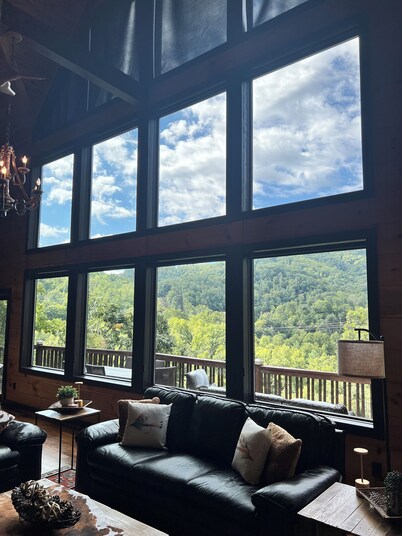 Elk River Cabin Watauga Lake Hot Tub 3 Stories 3 Bedrooms Mountain View’s hiking