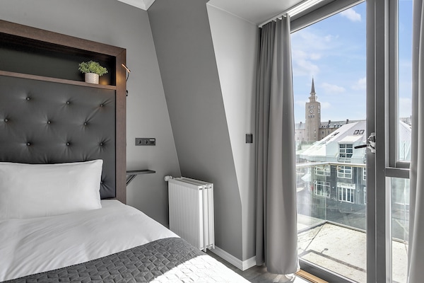 Ropa de cama hipoalergénica, minibar, cortinas blackout y wifi gratis