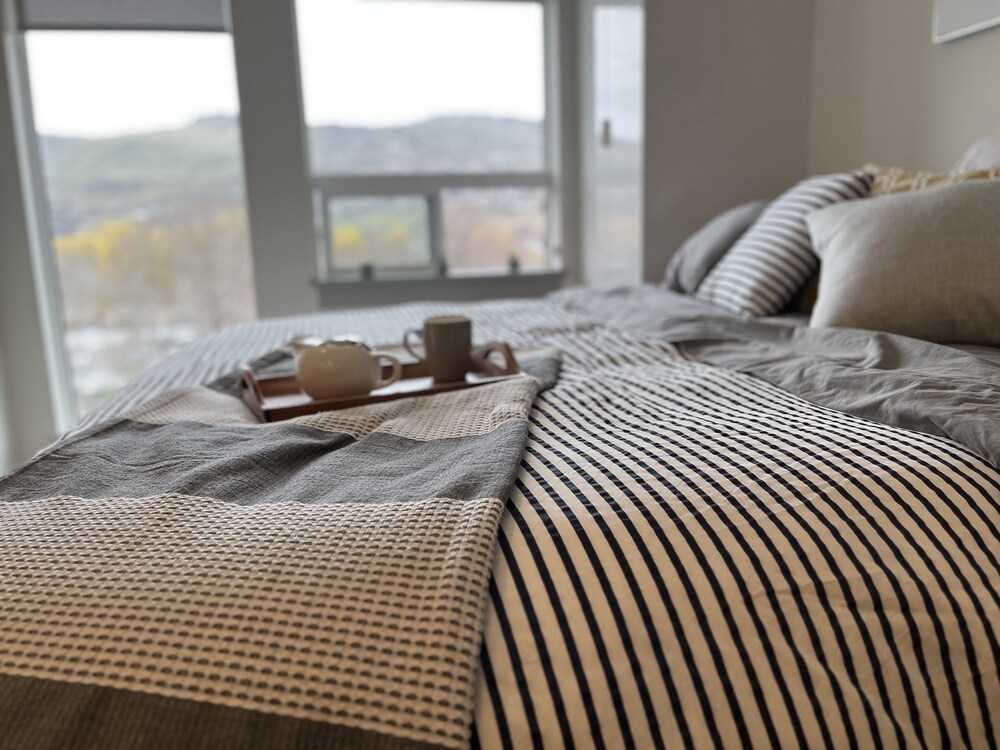 Beautiful Top Floor Condo Okanagan Lake View w/ pool Vernon Vrbo