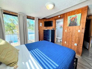2 bedrooms, desk, iron/ironing board, travel cot - Pumba's Place - FUN, Lake, Pool- NO Cleaning fees! (Clermont)