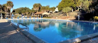 Lilac Loft- Lake, Pool, Pickle Ball, Disney, FUN!