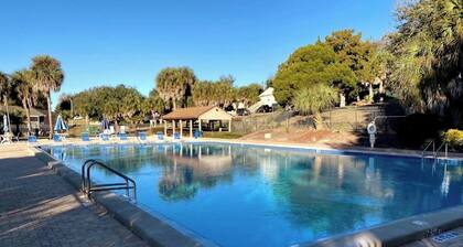 Lilac Loft- Lake, Pool, Pickle Ball, Disney, FUN!