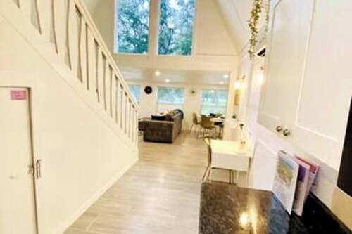 Lilac Loft- Lake, Pool, Pickle Ball, Disney, FUN!