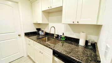 Frigorífic, microones, forn i placa de cuina