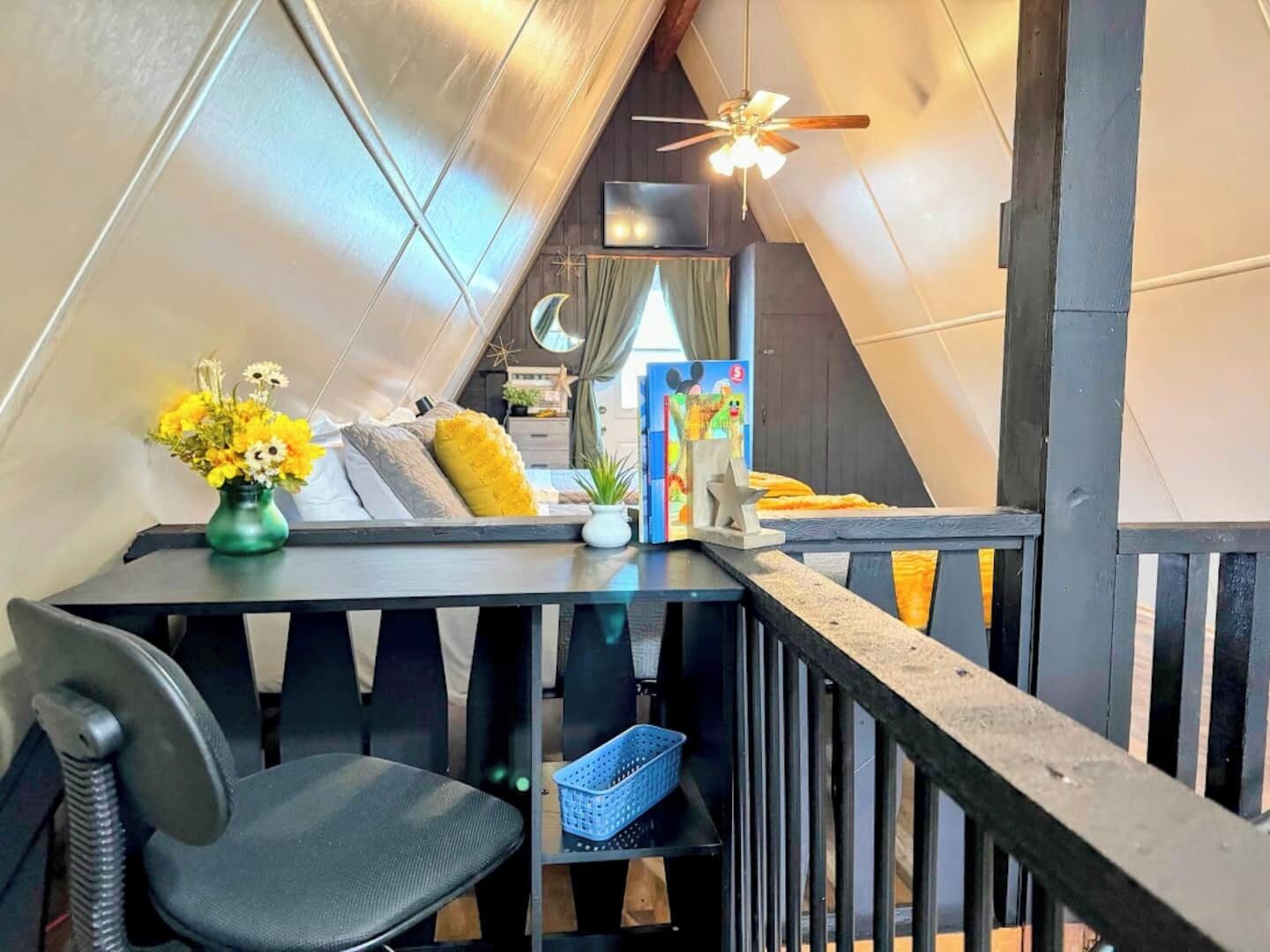 2 chambres, bureau, fer et planche à repasser, lit parapluie