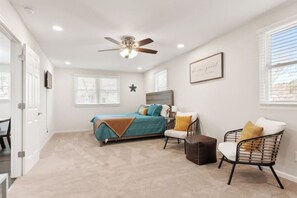 3 habitaciones, escritorio, tabla de planchar con plancha y wifi gratis