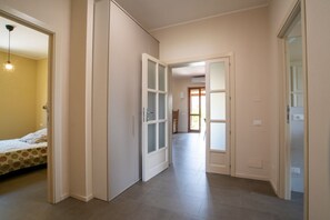 3 bedrooms, iron/ironing board, bed sheets
