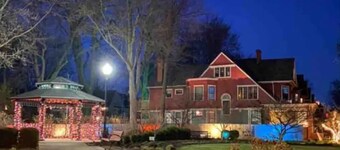 Charming 2nd floor unit in historic district 