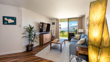 Kondo Mewah | Area keluarga | Smart TV 80-inci dengan saluran TV kabel