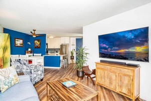 케이블 채널 시청이 가능한 80인치 스마트 TV